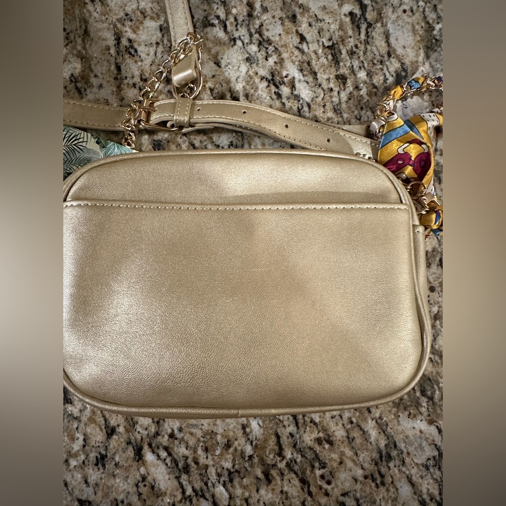 Badgley Mischka Gold Quilted Crossbody/ Camera Bag🎉🎉Host Pick✨✨ - Picture 6 of 11